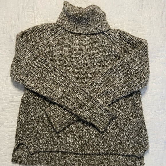 Abercrombie & Fitch Sweaters - Abercrombie and Fitch comfy turtleneck size S